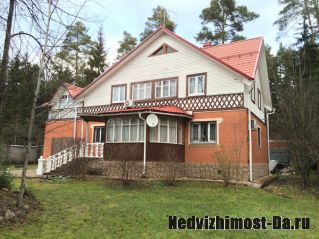 Продается трехуровневый дом в д.Новоглагольево
