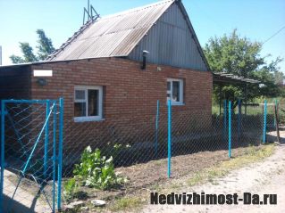 Двухэтажный кирпичный дом в 26 км от Азовского моря