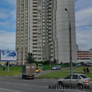 Сдается на срок от года 1-но комнатная квартира 47,8 кв.м., 600 метров от метро Отрадное