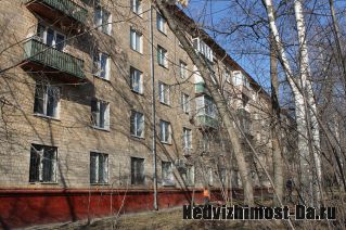 Продам большую комнату в зеленом районе.