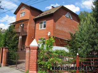 Срочно! Продажа от собственника! 3-х эт кирп. дом 486 м2 на уч-ке19,5 сот 