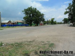 Продается на центральной улице 79,5 соток земли, асфальтированный подъезд 